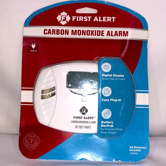 First Alert CO615 Carbon Monoxide Plug-In Alarm With Battery Backup Digital. - Picture 3 of 6